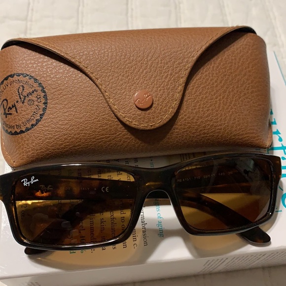 Rayban sunglasses with case - Picture 1 of 5